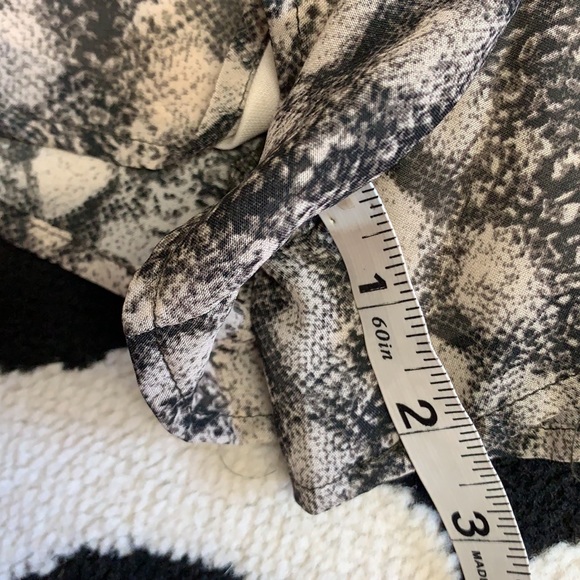 Show Me Your MuMu “Tillie Tie” Snake Print LaceUp Romper Size Large - Picture 16 of 16